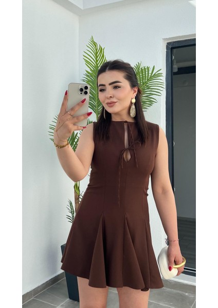Kahve Kloş Etekli Fiyonklu Kısa Elbise