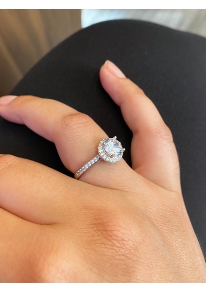 Kadın Yuvarlak Taş Detay Gümüş Yüzük fiyatları