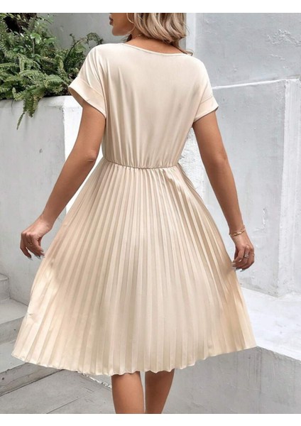 Butik Kadın Kısa Kollu Yakası Açık Belden Lastikli Pileli Kısa Ithal Krep Elbise