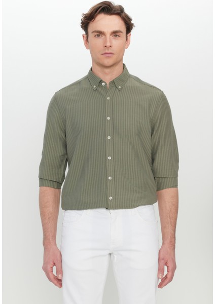 Slim Fit Dar Kesim Düğmeli Yaka Armürlü Gofre Desenli Gömlek