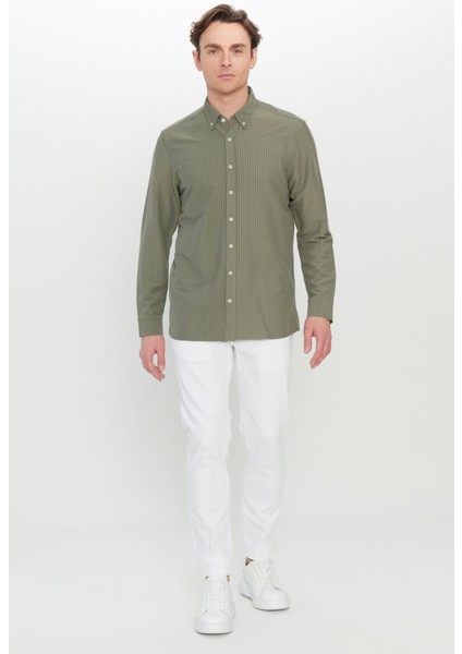 Slim Fit Dar Kesim Düğmeli Yaka Armürlü Gofre Desenli Gömlek
