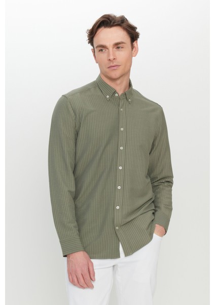 Slim Fit Dar Kesim Düğmeli Yaka Armürlü Gofre Desenli Gömlek
