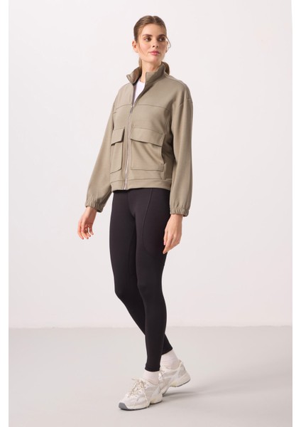 Koyu Bej Yumuşak Dokulu Dik Yaka Oversize Kargo Cepli Kadın Crop Top Sweatshirt - 97301 fırsatları