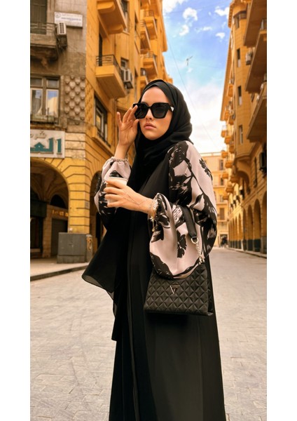 Nazlı Reglan Ferace modelleri