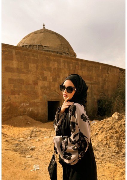 Nazlı Reglan Ferace indirimleri