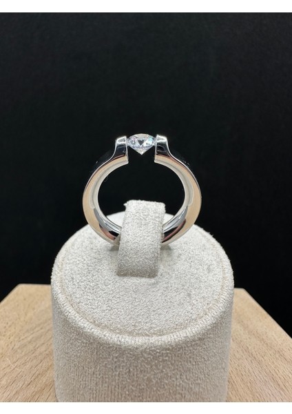 Ortası Tektaş Düz Yuvarlak Ithal Kadın Gümüş Yüzük fiyatları