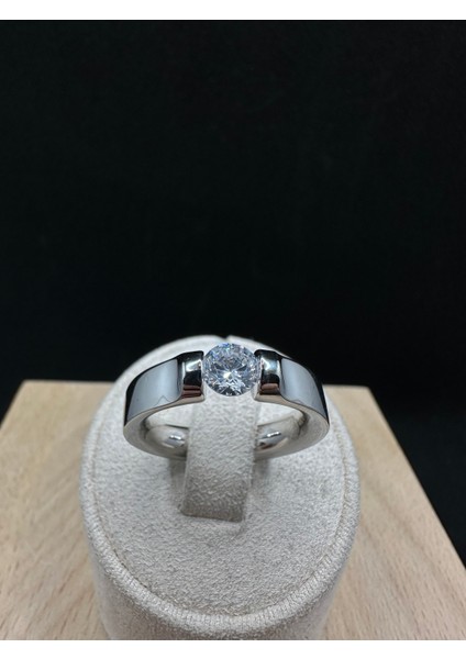 Ortası Tektaş Düz Yuvarlak Ithal Kadın Gümüş Yüzük modelleri