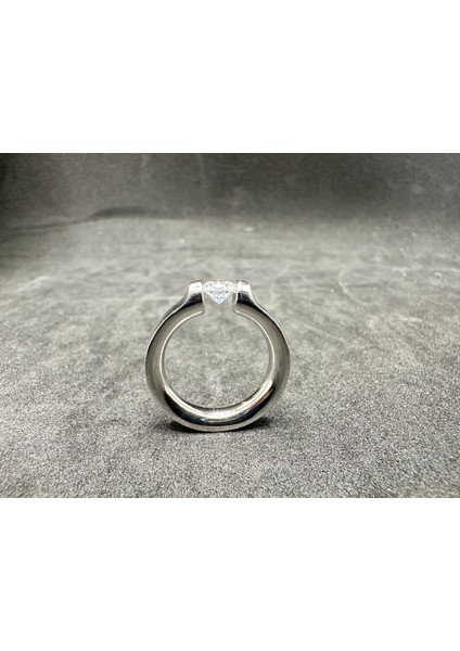 Ortası Tektaş Düz Yuvarlak Ithal Kadın Gümüş Yüzük fırsatları