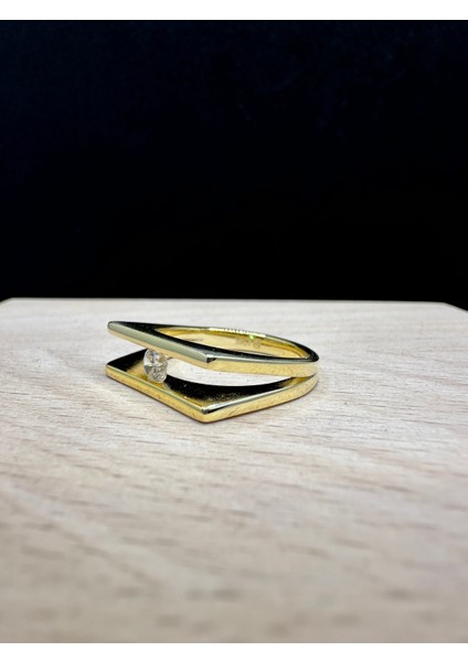 Ortası Taşlı Köşeli Sarı Renk Ithal Kadın Gümüş Yüzük fiyatları