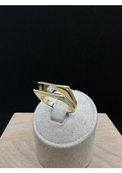 Ortası Taşlı Köşeli Sarı Renk Ithal Kadın Gümüş Yüzük modelleri