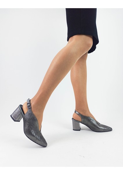 Deri Platin Renk Lazer Kesim Kalın Topuk Kadın Topuklu Sandalet