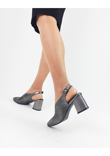 Deri Platin Renk Lazer Kesim Kalın Topuk Kadın Topuklu Sandalet fırsatları