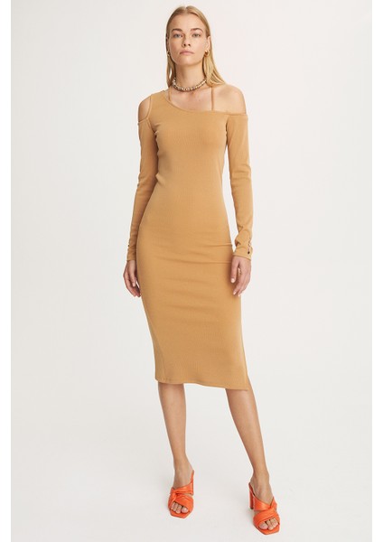 Kady Slim Fit Asimetrik Kol Taba Elbise