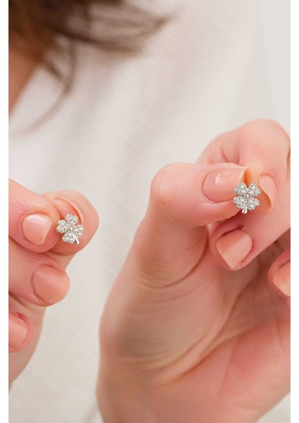 925 Ayar Gümüş Beyaz Taşlı Yonca Kadın Küpe fiyatları