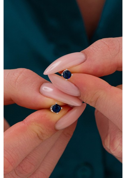 925 Ayar Gümüş Pırlanta Montür Siyah Taşlı Tektaş Küpe