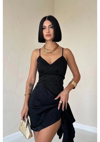 Siyah Jakarlı Asimetrik Elbise