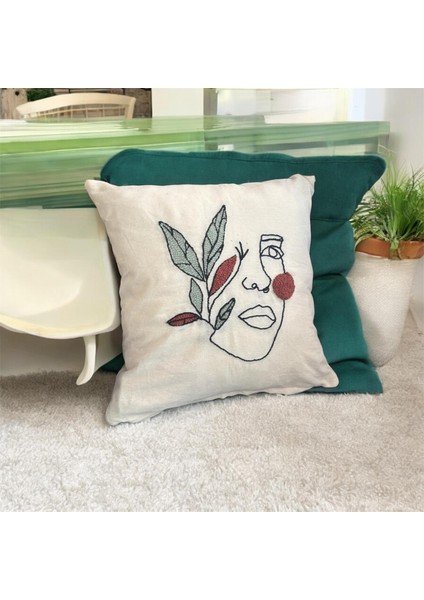 Kadın Yüzü Çiçekli Desenli, Punch Işlemeli Kırlent Kılıfı 40 cm x 40 cm fırsatları