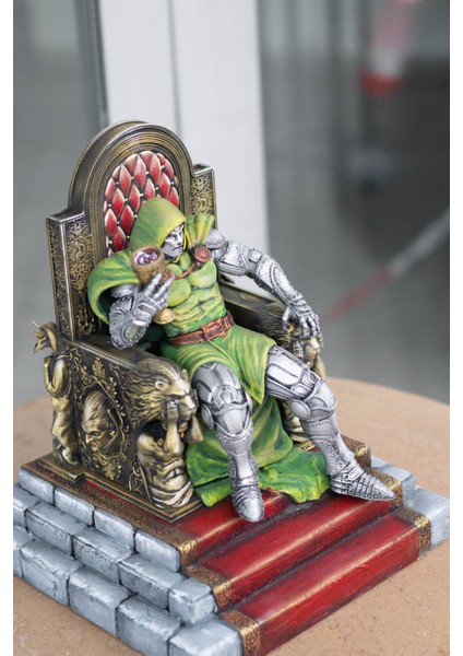 Dr.doom Marvel Film Figürü