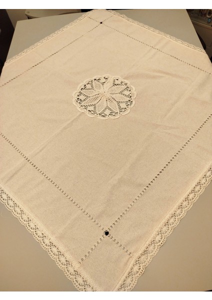 Ortası El Işi Dantelli Otantik Buldan Cenddere 105X105 cm Masa Örtüsü