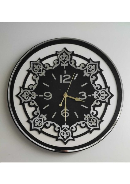 Altın renkli geometrik duvar saati, 30x33 cm şık ve modern tasarım
