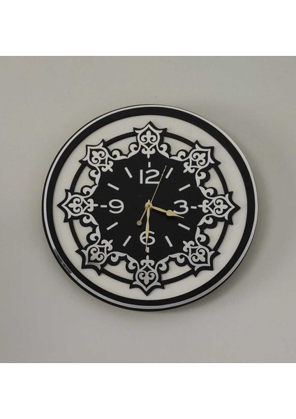 Altın renkli geometrik duvar saati, 30x33 cm şık ve modern tasarım