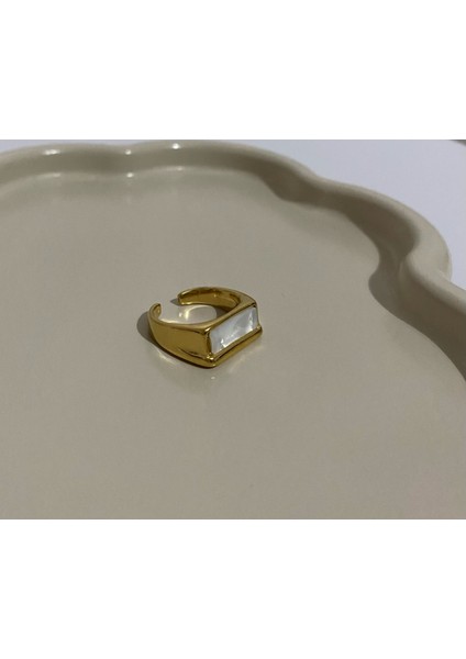 Çelik Ayarlamalı Dikdörtgen Sedefli Gold Yüzük modelleri