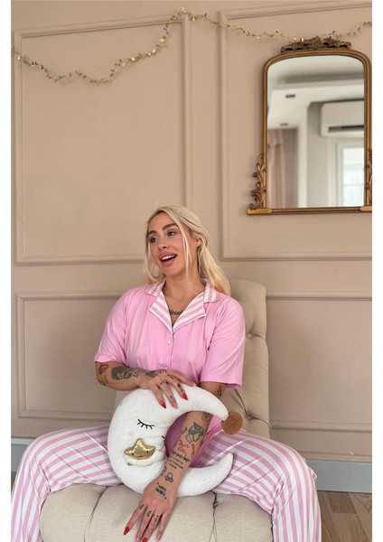 Toz Pembe Line Desenli Bambu Önden Düğmeli Kısa Kol Pijama Takımı modelleri