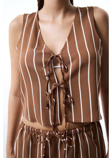 Marea Çizgili Bağlama Detaylı V Yaka Crop Top Üst modelleri