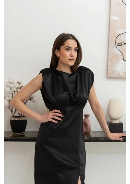 Siyah Eteği Yırtmaçlı Helen Elbise