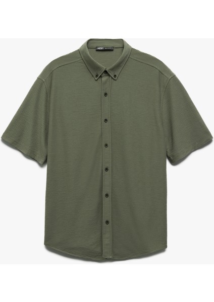 Düğmeli Yaka Dokulu Viskon Karışımlı Regular Fit Klasik Kısa Kollu Gömlek fırsatları