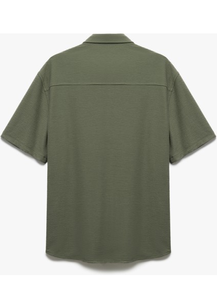 Düğmeli Yaka Dokulu Viskon Karışımlı Regular Fit Klasik Kısa Kollu Gömlek indirimleri