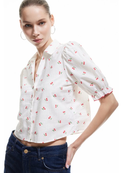 Düğmeli Kiraz Detaylı Kısa Balon Kollu Gömlek