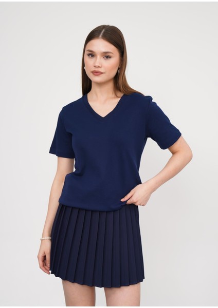 Regular Fit V Yaka Kadın T-Shirt fırsatları