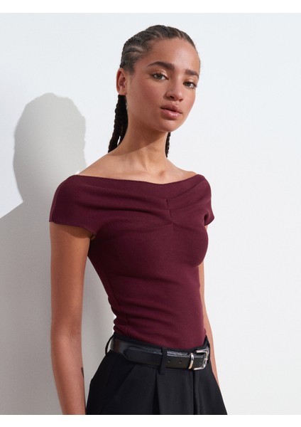 31718 Omuzları Açık Pile Detaylı Top-Bordo