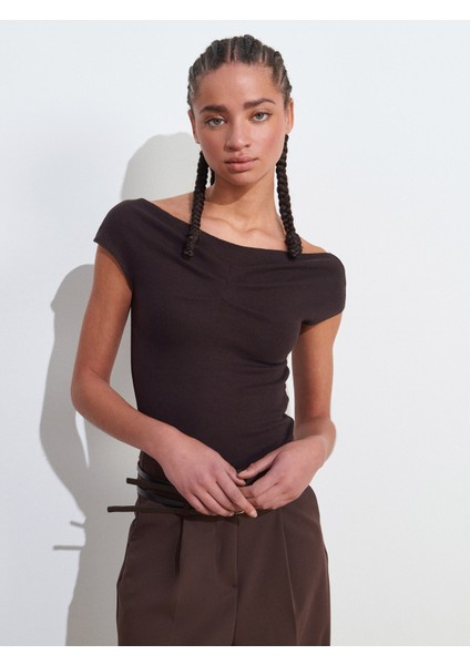 31718 Omuzları Açık Pile Detaylı Top-Koyu Kahve