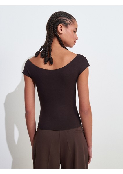 31718 Omuzları Açık Pile Detaylı Top-Koyu Kahve fiyatları