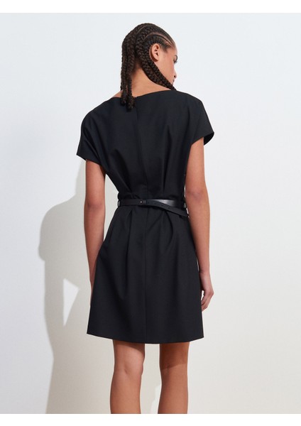 90914 Kayık Yaka Kep Kollu Elbise-Siyah fiyatları