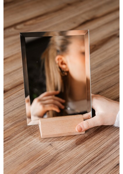 Ahşap Standlı, Minimalist Tasarımlı, Asimetrik Şık Makyaj Aynası, Modern Dekoratif Masa Aynası 17X25 cm