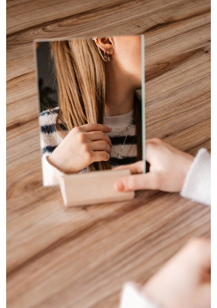 Ahşap Standlı, Minimalist Tasarımlı, Asimetrik Şık Makyaj Aynası, Modern Dekoratif Masa Aynası 17X25 cm