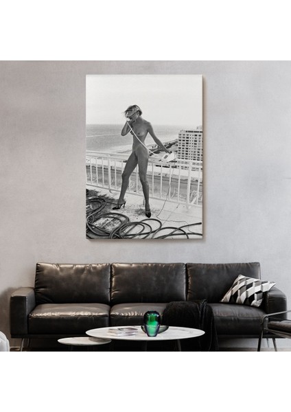 Helmut Newton, Telefonla Konuşan Çıplak Kadın, Celia Miami Dekoratif Kanvas Duvar TABLOSU-5260