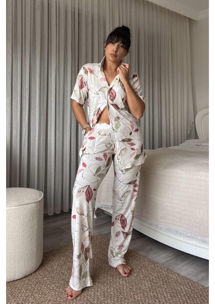 Renkli Yaprak Desenli Penye Pijama Takımı