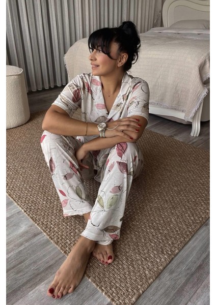 Renkli Yaprak Desenli Penye Pijama Takımı