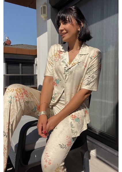 Krem Çiçek Desenli Pijama Takımı