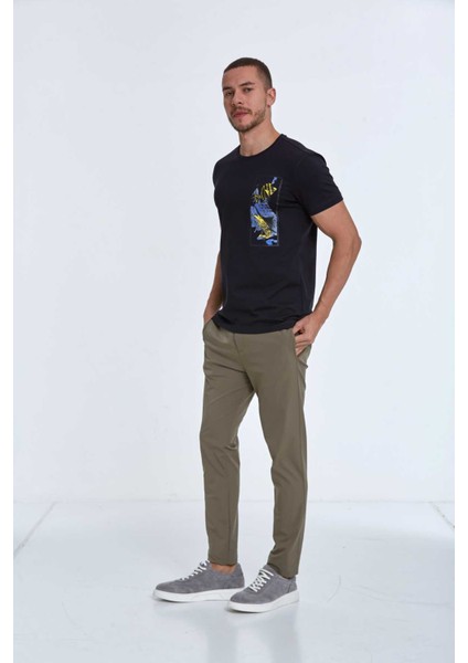 Terra Baskılı Erkek Tişört Lacivert fırsatları