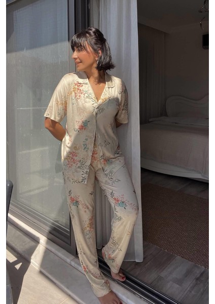 Krem Çiçek Desenli Pijama Takımı