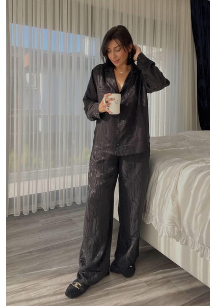 Siyah Parlak Desenli Pijama Takımı