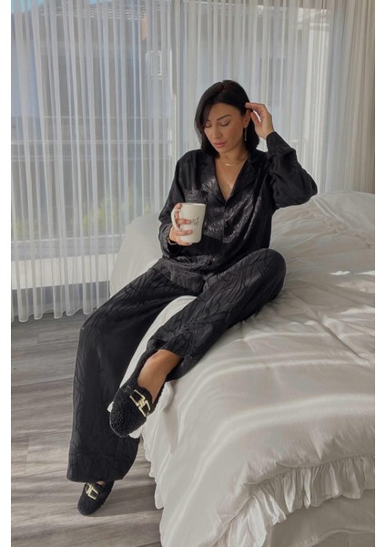 Siyah Parlak Desenli Pijama Takımı