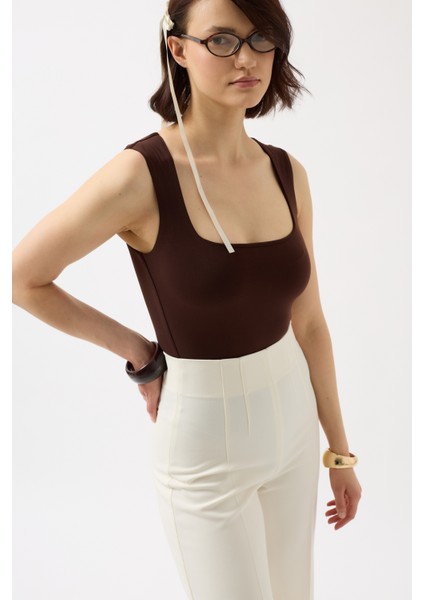 Kare Yaka Kalın Askılı Kahverengi Bodysuit