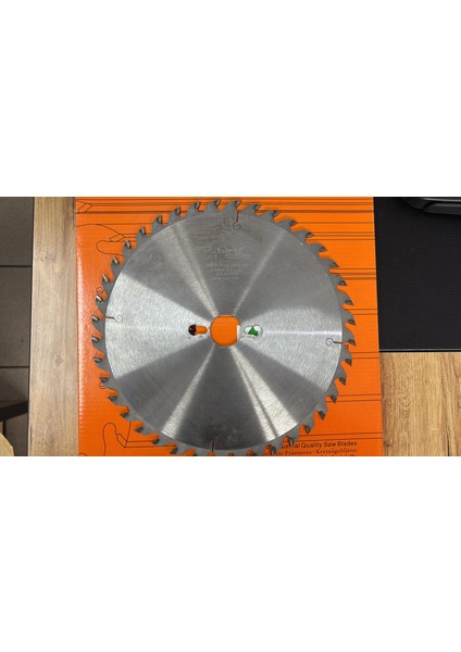 Italyan 250X2,4X30 Z:40 İnce Masif Testere