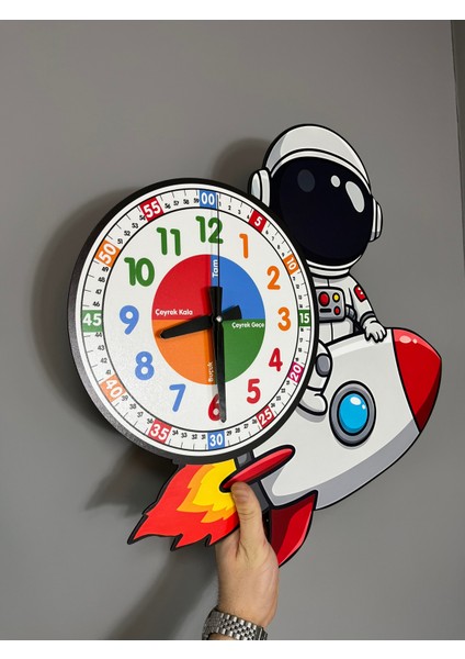 Sevimli Astronot Montessori Çocuk Odası Eğitici Ahşap Duvar Saati - Sessiz Mekanizma, Şık Tasarım fiyatları